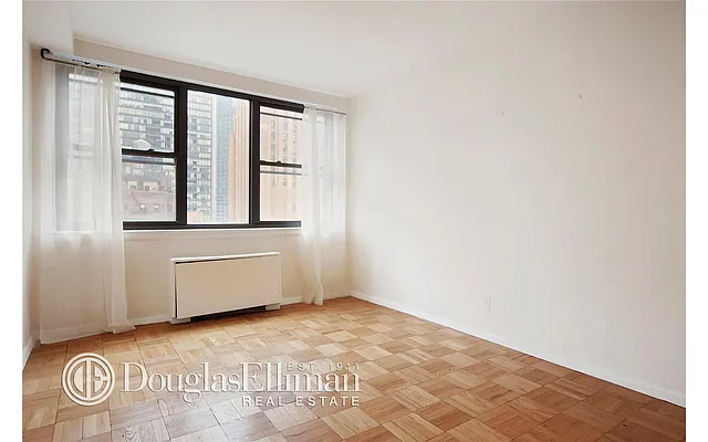 Sold by Douglas Elliman | media 14