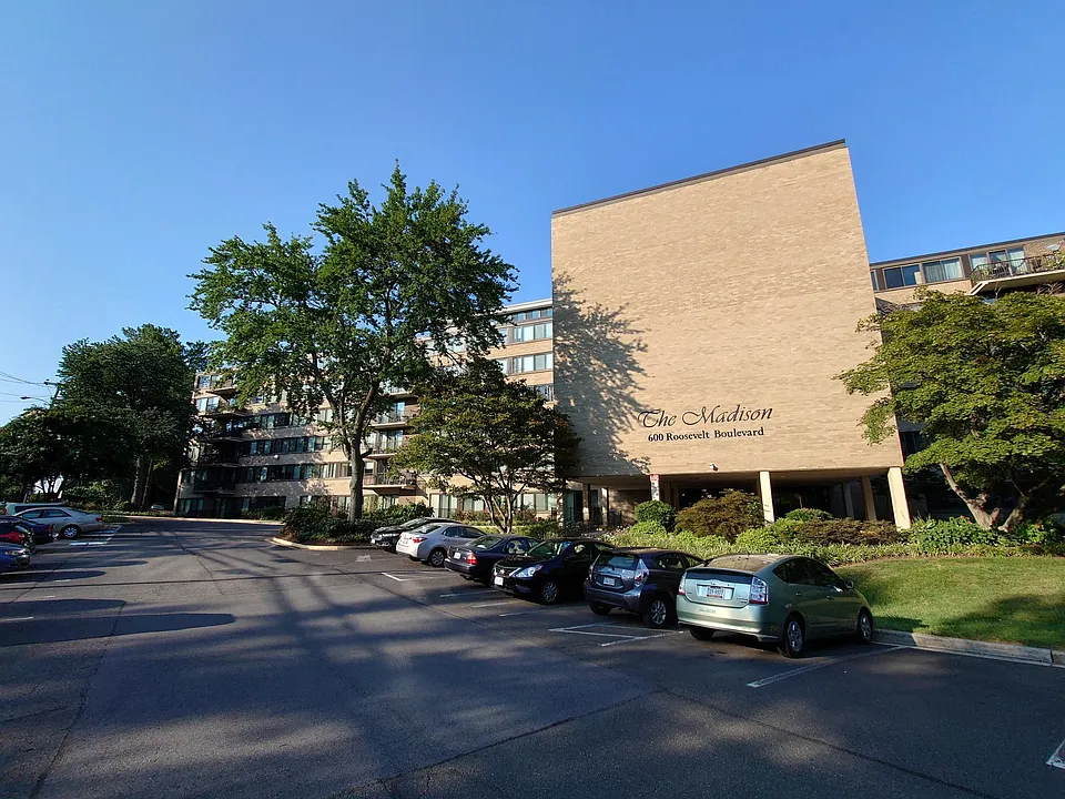 600 Roosevelt Blvd #601