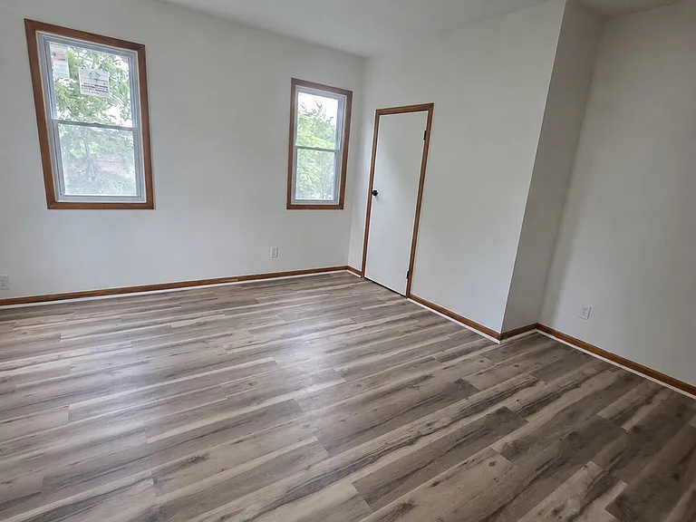 155 Ormsby Ave — Photo 35