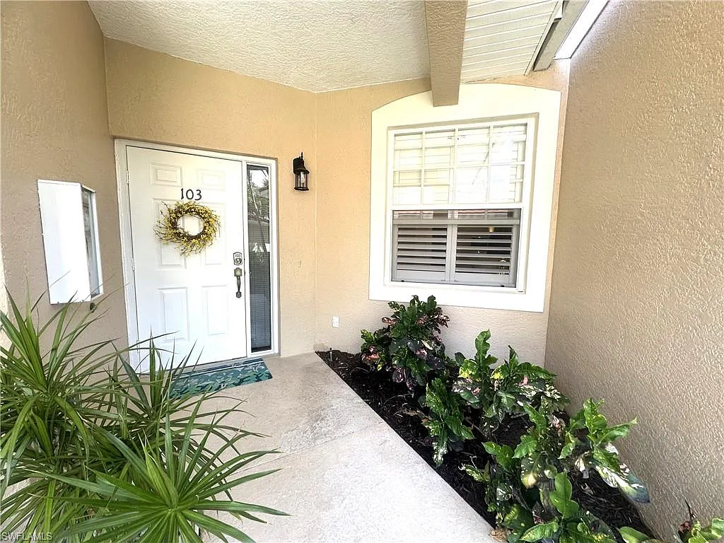 2 bed, 2.0 bath, 1372 sqft, $5,500 — Photo 2