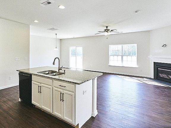 3rd image of 2407 Lily Dr