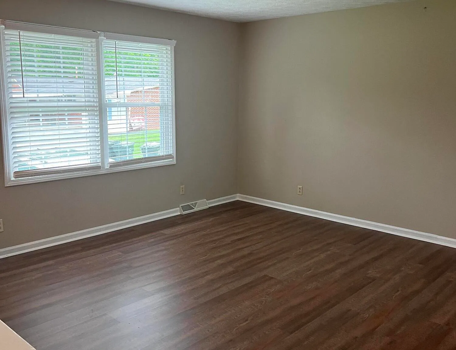 3 bed, 2140 sqft, $2,000 — Photo 2
