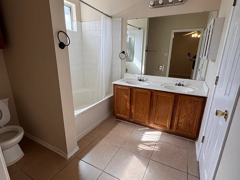 908 N Creek Blvd — Photo 9