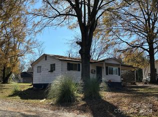 615 E Saunders Ave, Newton, NC 28658