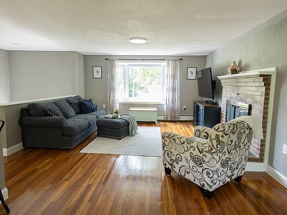 5th image of 32 Alvirne Dr