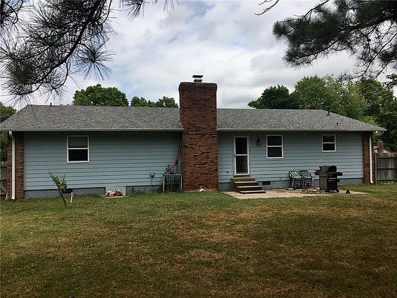 3rd image of 220 W Magnolia St