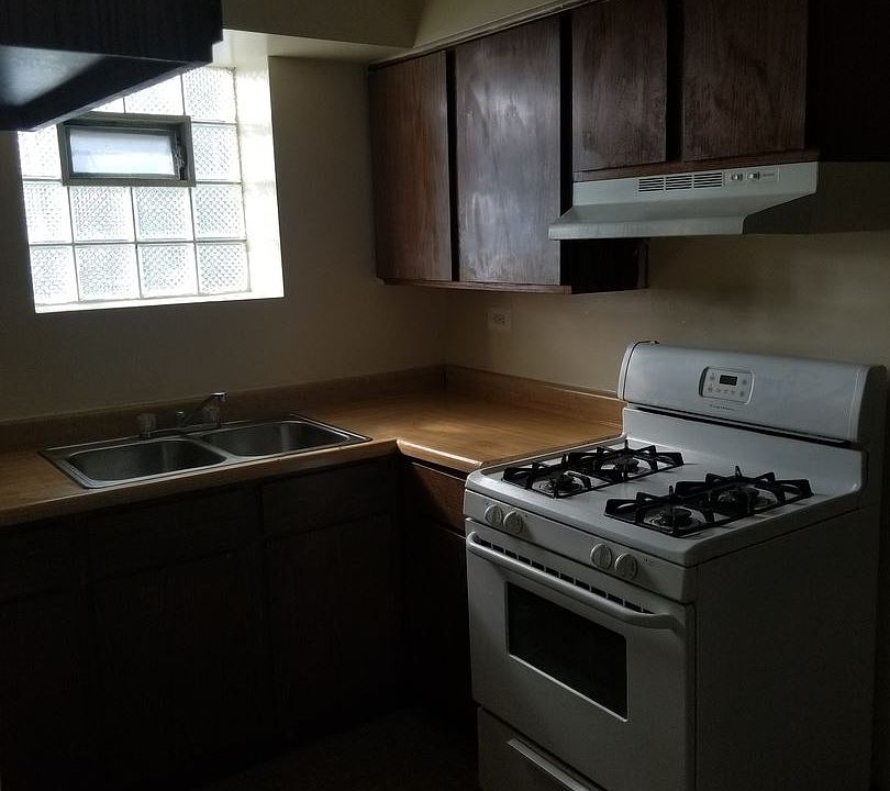 2nd image of 4244 S Michigan Ave APT 3S