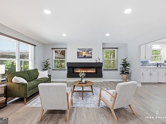 2nd image of 601 Hidden Valley Dr