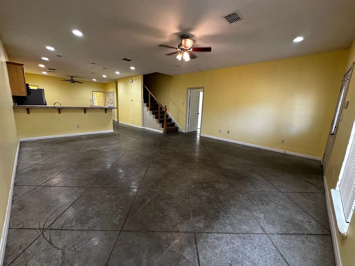 900 Oakwood - 5bed/5.5bath House! — Photo 4