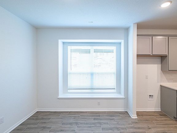 5th image of 1053 Blue Oak Blvd