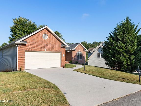 3rd image of 713 Hidden Glen Ln
