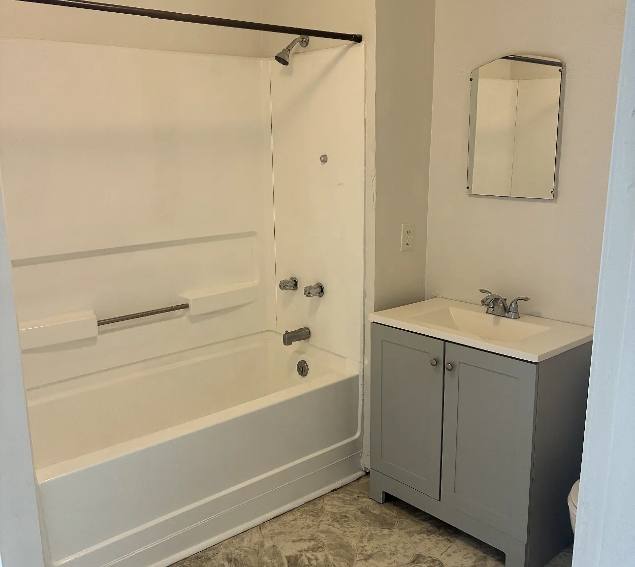 2 bed, 2011 sqft, $1,100 — Photo 4