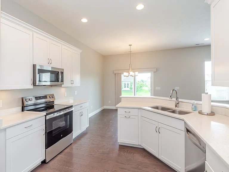 476 Carrick Dr — Photo 20