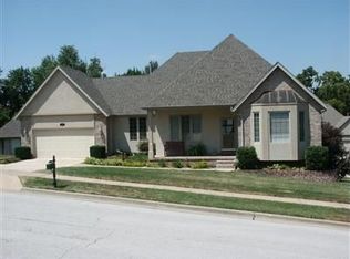 1047 S Carriage Ave, Springfield, MO 65809