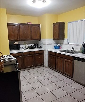4th image of 578 E 2nd St