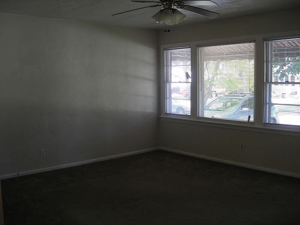 2nd image of 1121 Leland Cir
