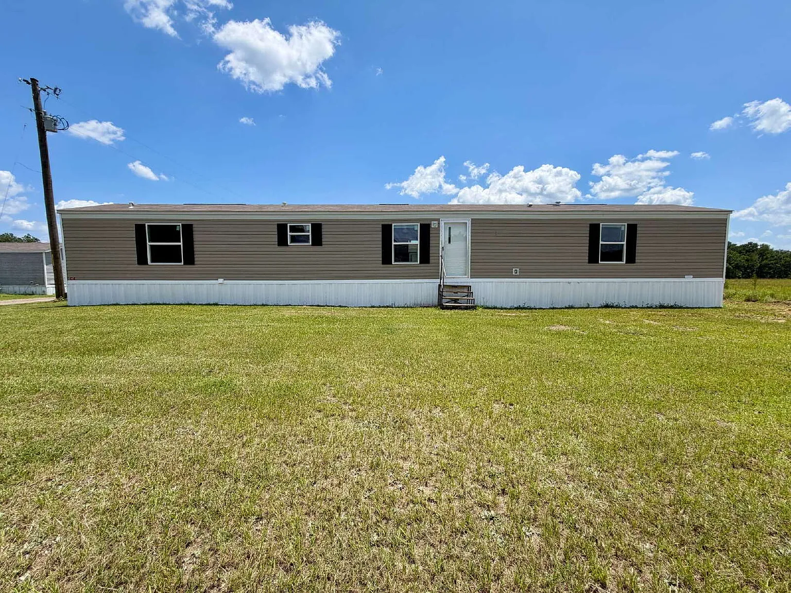 3 bed, 2.0 bath, $1,050 — Photo 1