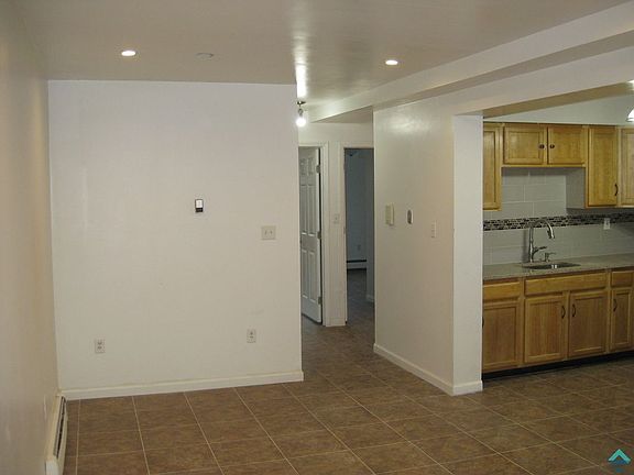 4th image of 313 Sumpter St #1