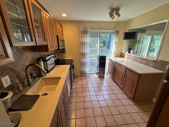 4th image of 55 Mary Ann Rd