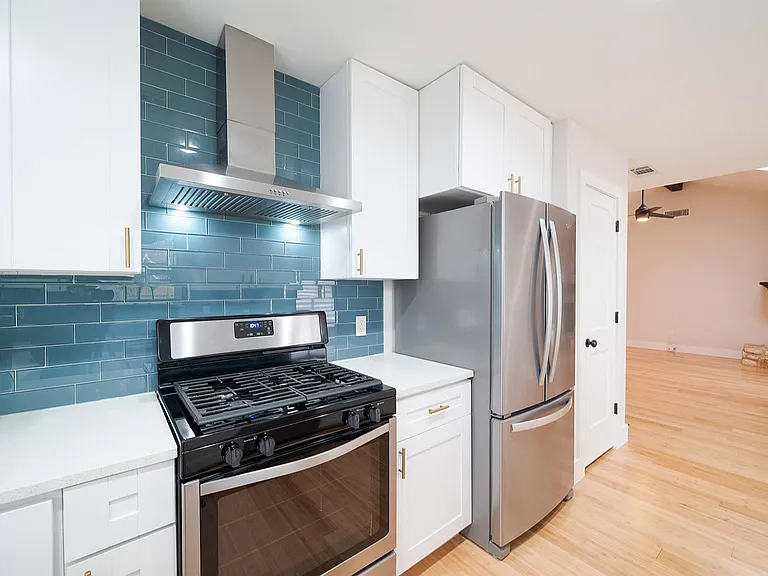 2515 Berkett Dr — Photo 31