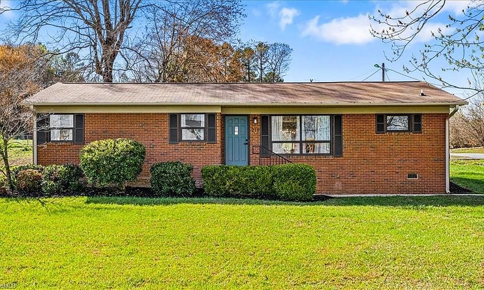 1st image of 219 Tarheel Dr