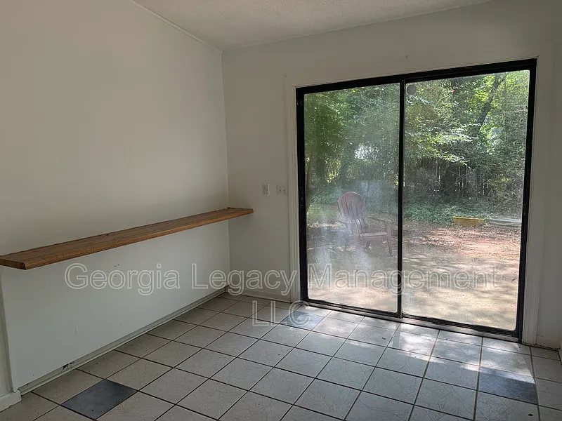 2 bed, 1.0 bath, 1000 sqft, $1,150 — Photo 2
