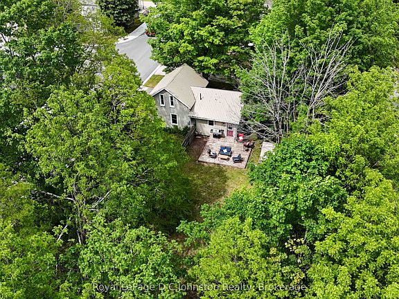 3rd image of 561 Wellington St