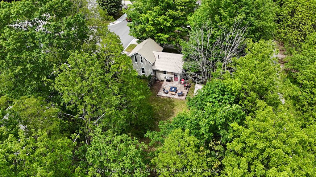 561 Wellington St, Saugeen Shores, ON - View 3