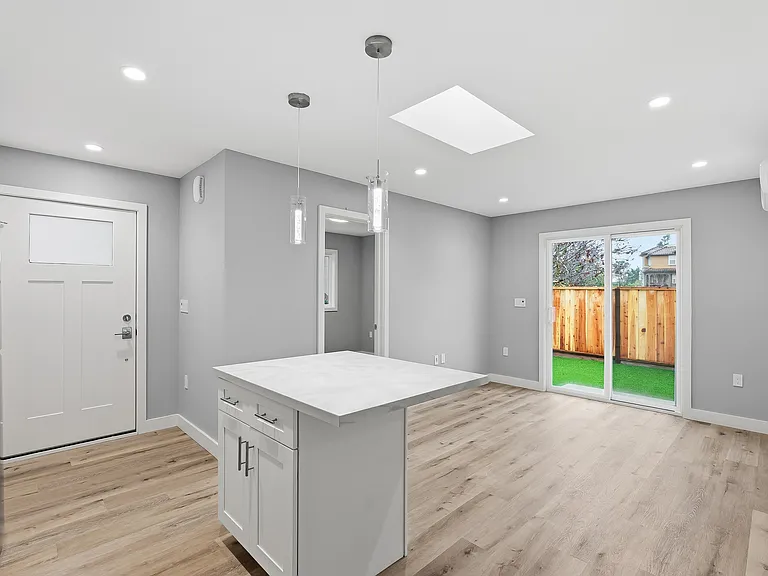 Alamo Park Apartments — Photo 7
