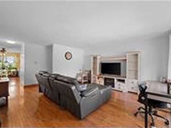 3rd image of 288 Cypress Ave