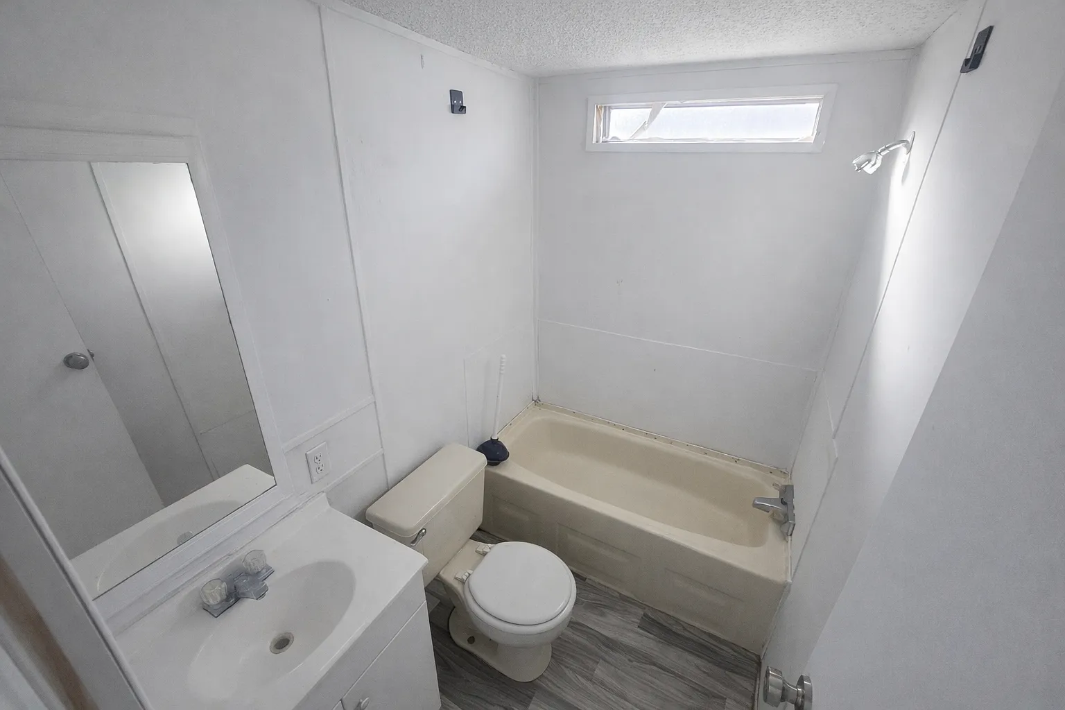 110 Deborah Drive . - 20 — Photo 4