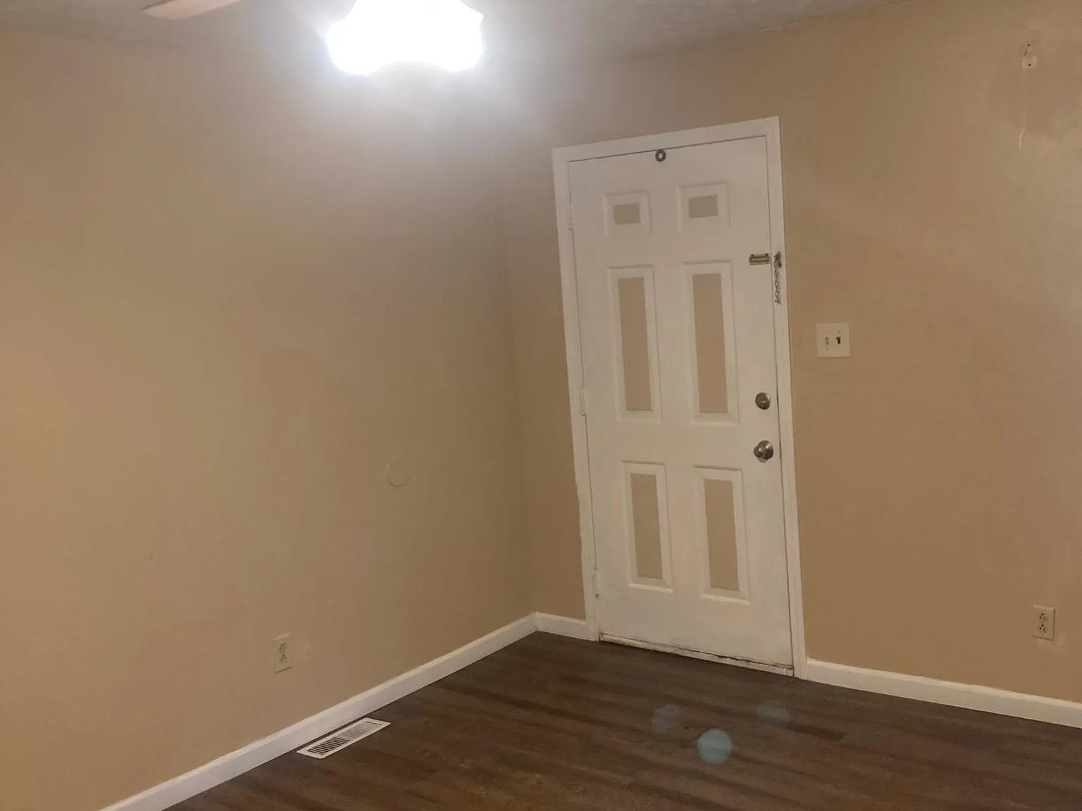 2 bed, 1.5 bath, 1050 sqft, $1,065 — Photo 3