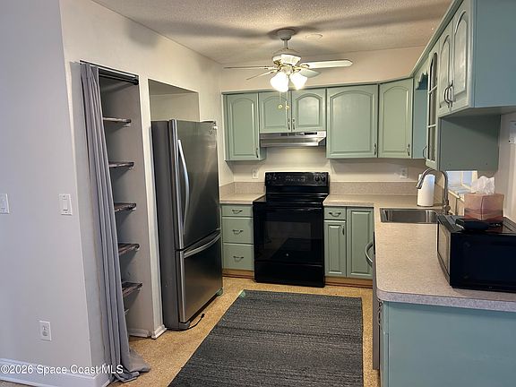 2nd image of 858 Bianca Dr NE