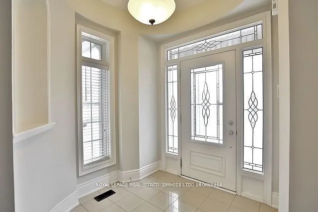 2271 Lyndhurst Dr — Photo 3