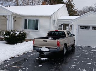 38 Crossfield Rd, Rochester, NY 14609