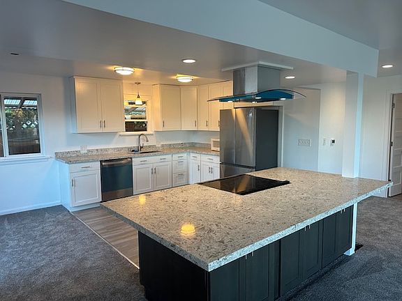 Kitchen (NEW) & dining nook