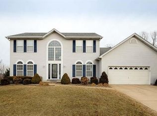 425 Clarendon Ln, Saint Charles, MO 63301