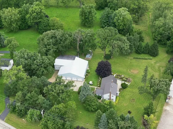 6424 McCullom Lake Rd, Wonder Lake, IL 60097