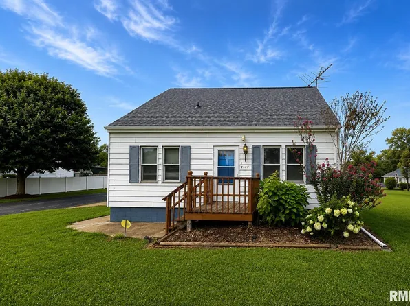 2307 W Forrest Hill Ave, Peoria, IL 61604