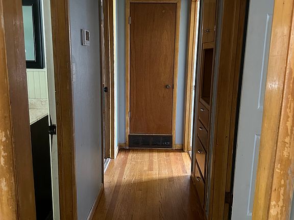 5th image of 300 W Kerr Dr