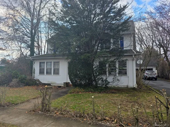 17 Burton Avenue, Woodmere, NY 11598
