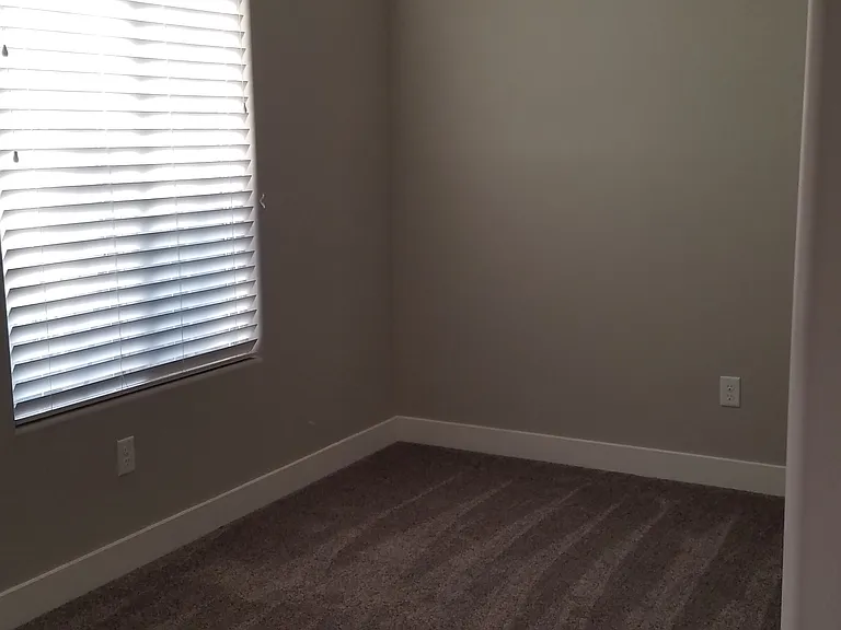 378 N Highland Pkwy — Photo 9
