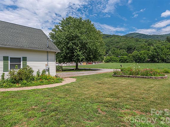 3rd image of 1075 Moody Farm Rd