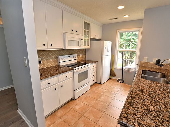 4th image of 496 Carnation Ct