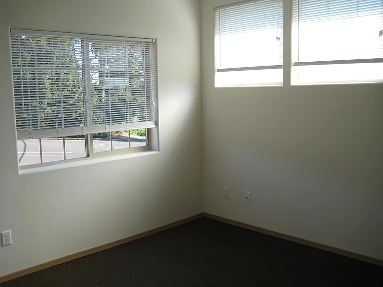 3230 NW 9th St — Photo 9