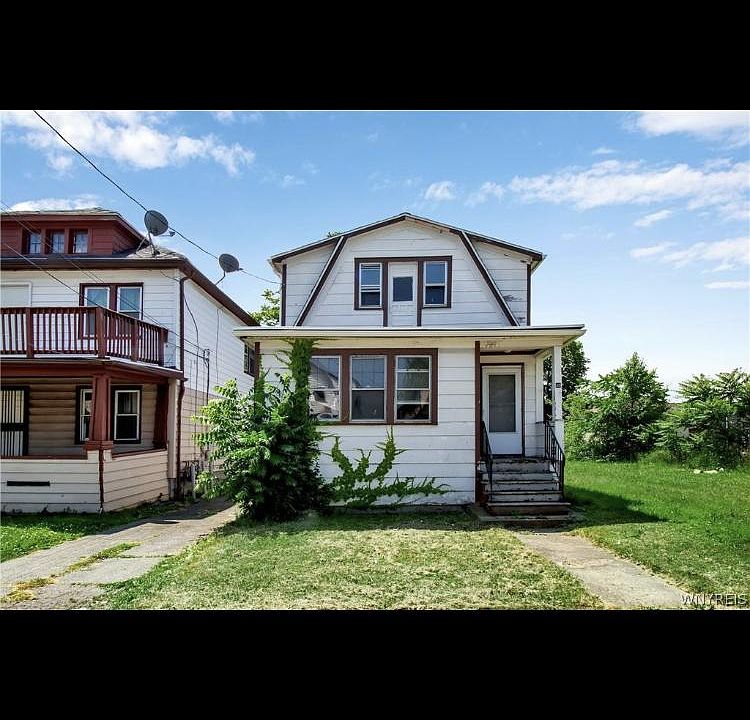 1st image of 21 Roosevelt Ave