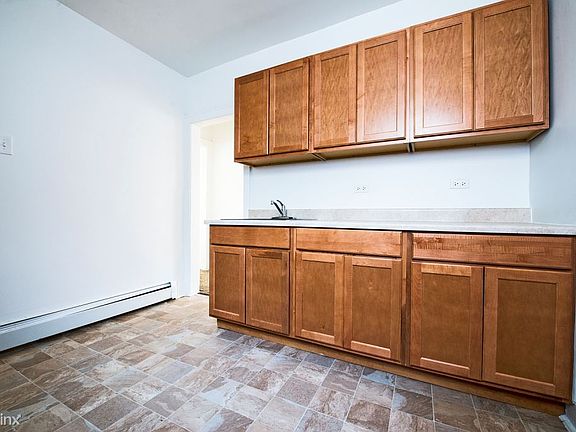 7229 S Yates Blvd Apartments Chicago Kitchen_2