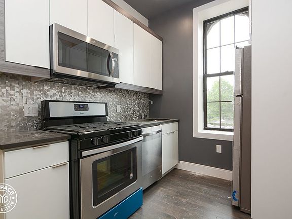 2nd image of 989 Bedford Ave #B4
