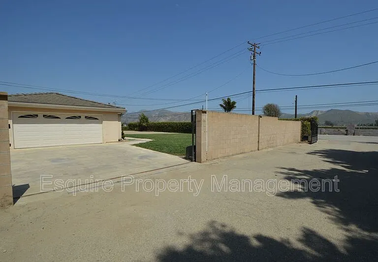 13515 W Telegraph Rd — Photo 43