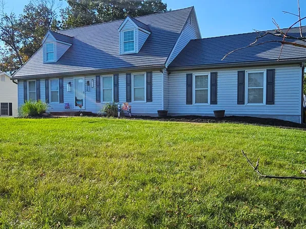 325 Hillcrest Dr, New Cumberland, PA 17070